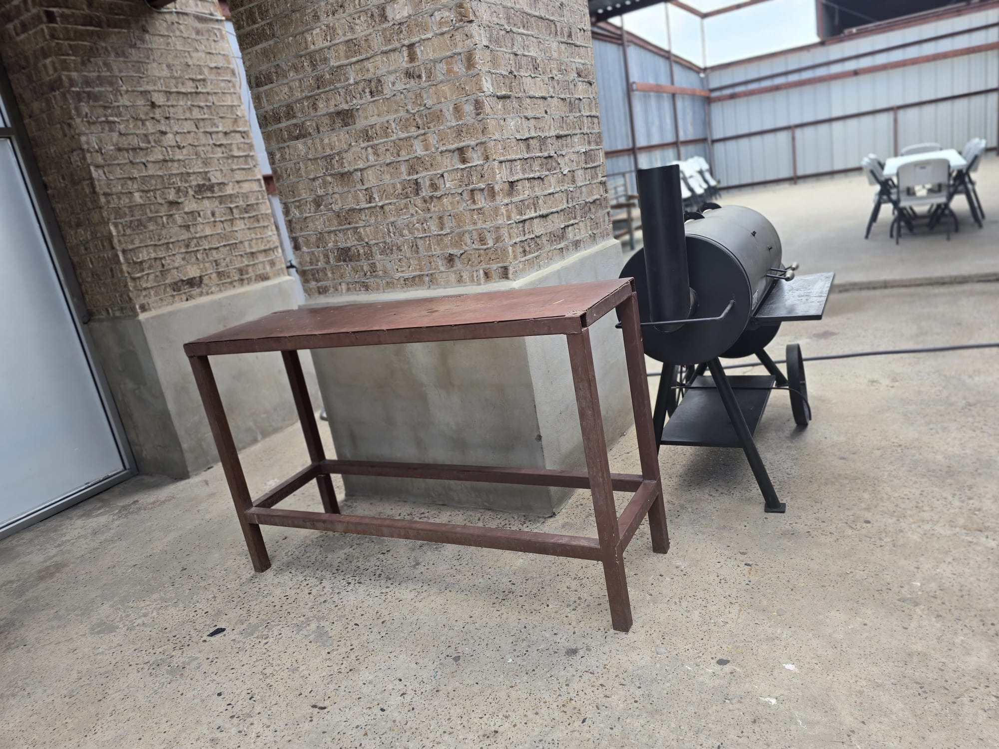 Vista nocturna de la piscina